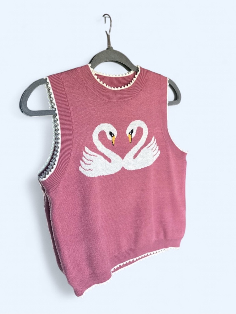 Sleeveless Knit Tank Top with Swan Motif in Dusty Rose